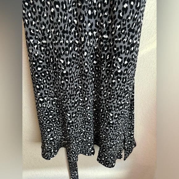 Leota Gray Leopard Animal Print Stretch Faux Wrap Belted Midi Dress L - Picture 4 of 12